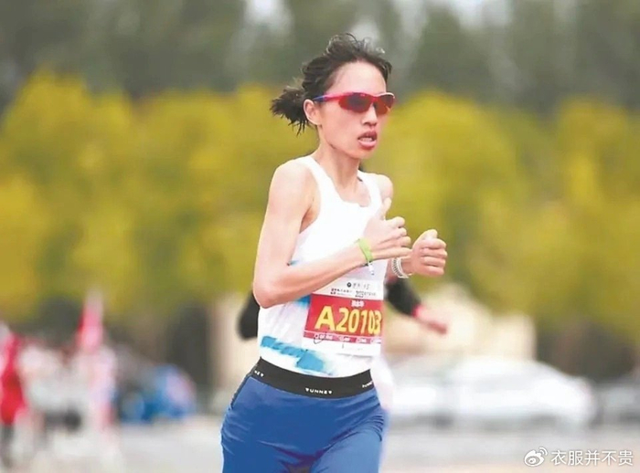 开云在线开户平台-56岁男跑者：99%的男人都跑不过张水华！她是我们福州的榜样|福州市|福建省|媒体|马拉松|战队_新浪体育_新浪新闻